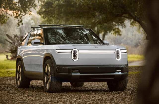 Electric Cars in North America for Sale: Where and How to Buy in 2025