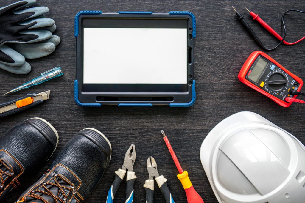 composition avec tablette numerique et elements de travail d electricien 1