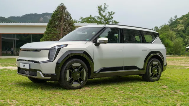 Best Electric Cars 2025: Top Picks for Range, Value, and Tech in North America