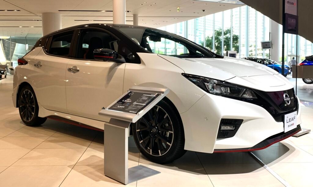 Nissan LEAF e NISMO ZE1 right front 2021