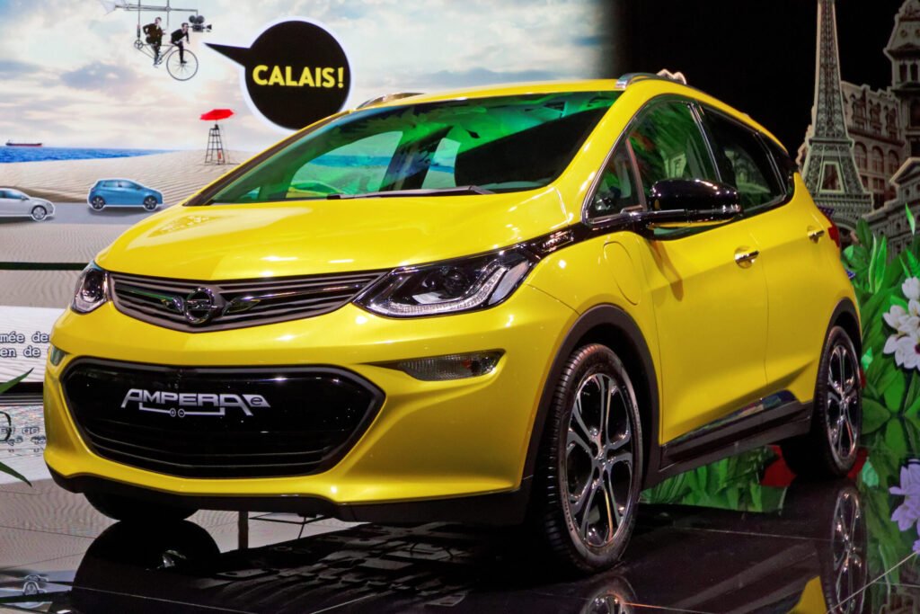 Opel Ampera E Mondial de lAutomobile de Paris 2016 009 trimmed
