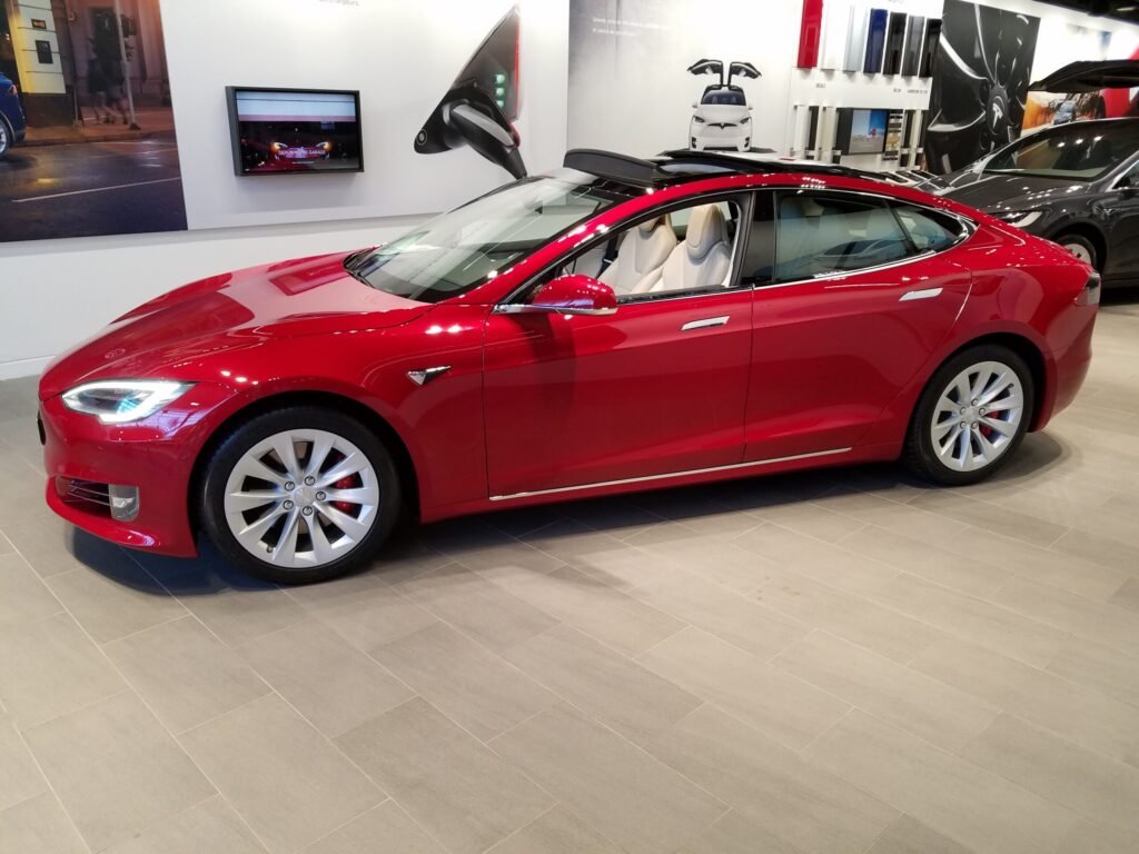 Tesla Model S in Velizy 2 shopping complex 2018 06 23