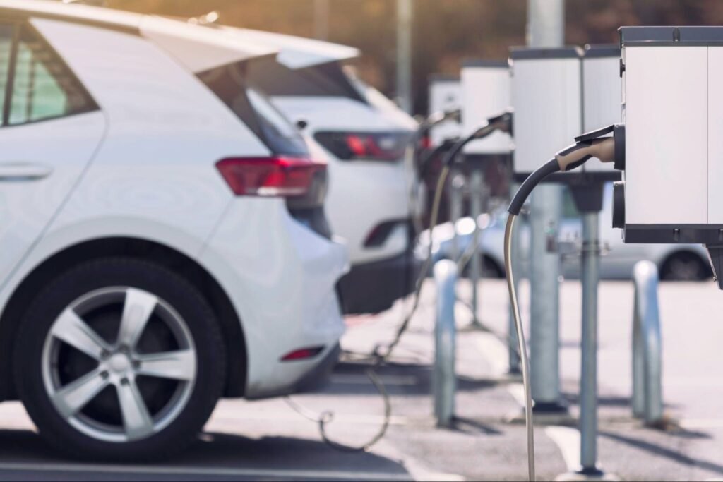 2025 EV Incentives: Maximize Your Electric Car Savings