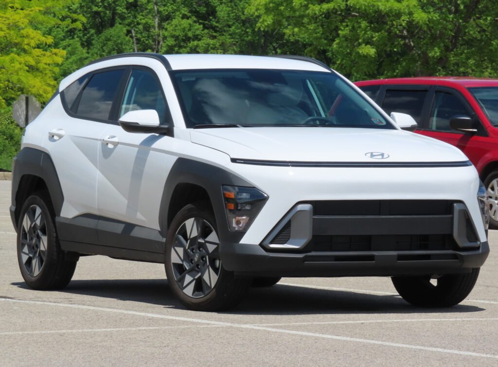 2024 Hyundai Kona SEL front right 05 18 2024