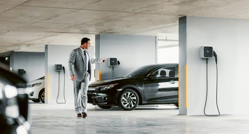 How Long Does It Take to Charge an Electric Car? 2025 A Simple Guide to Fast Charging