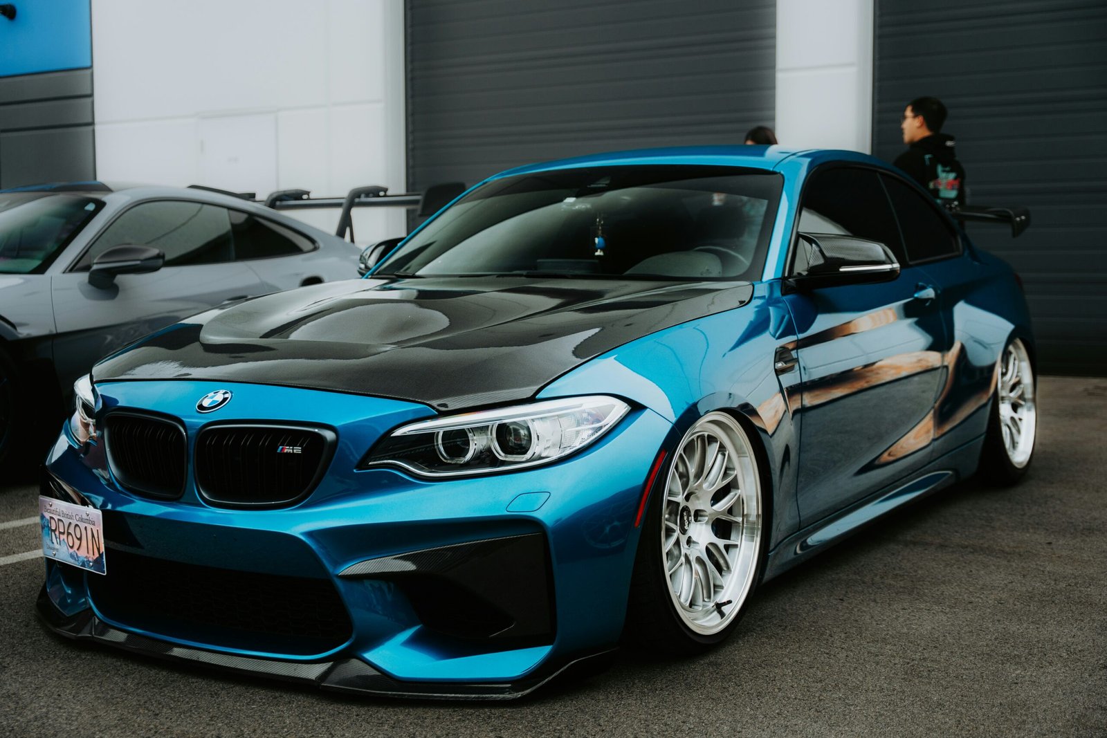 Electric Blue Metallic Car Paint: A Shimmering Statement in Automotive Design