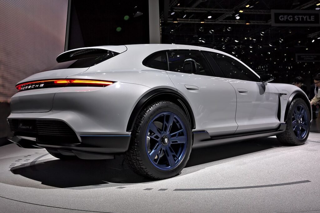 1078px Porsche Mission E Cross Turismo Back I Genf 2018
