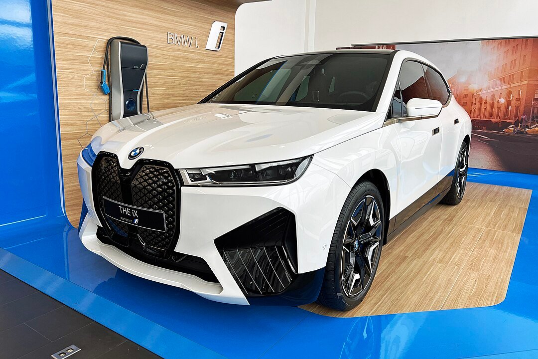 Electric Car BMW iX: Luxury, Innovation, and Sustainable Performance