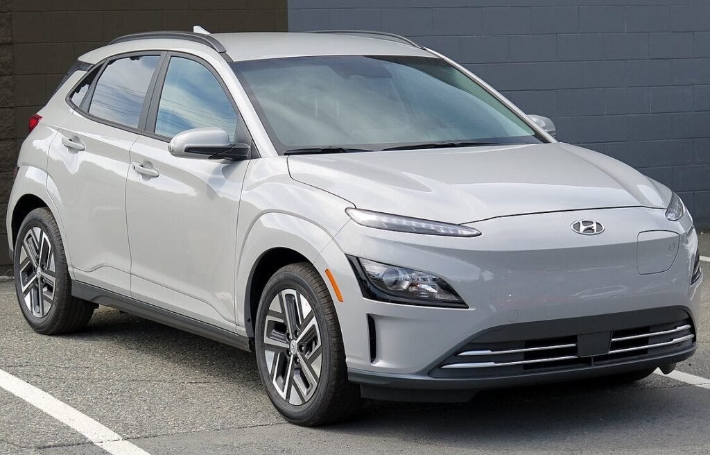 1124px 2023 Hyundai Kona Electric Preferred in Cyber Grey Front Right 08 14 2022