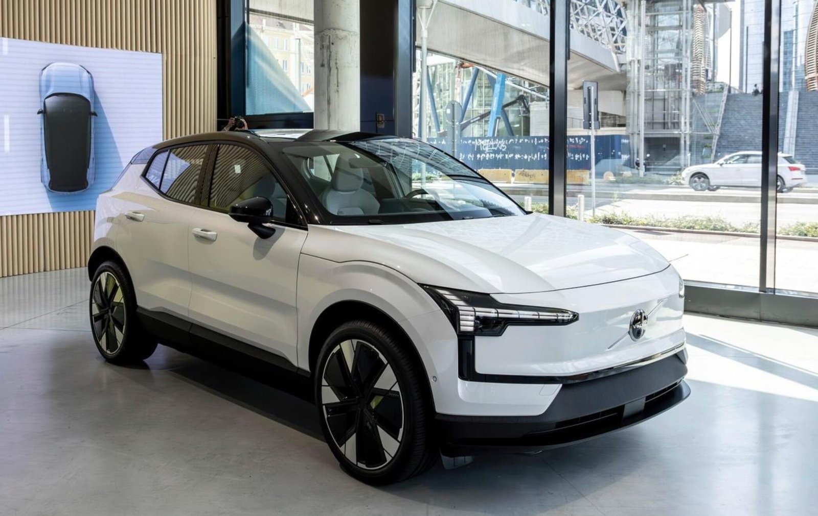 Volvo Electric Car: Driving into a Safer, Sustainable Future