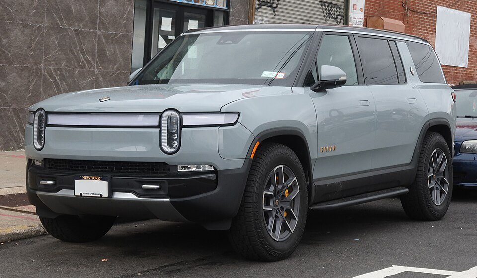 960px 2023 Rivian R1S Adventure front 1.29.23