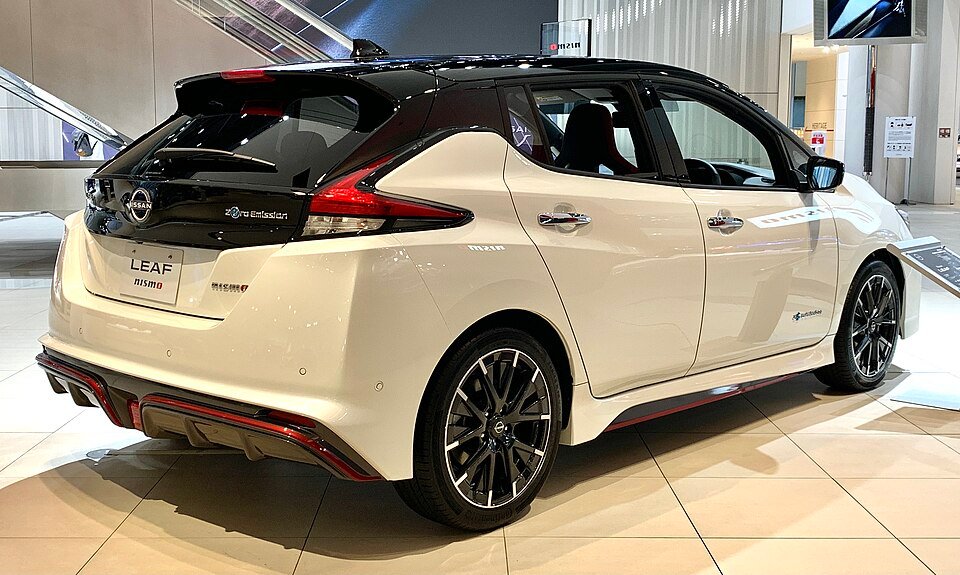 960px Nissan LEAF e NISMO ZE1 right rear 2021