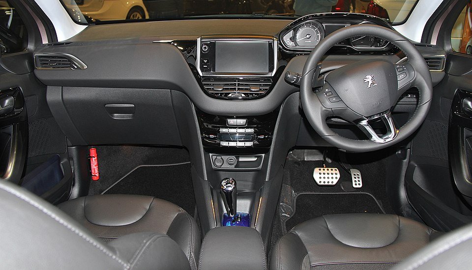960px 2015 Peugeot 208 Cielo interior