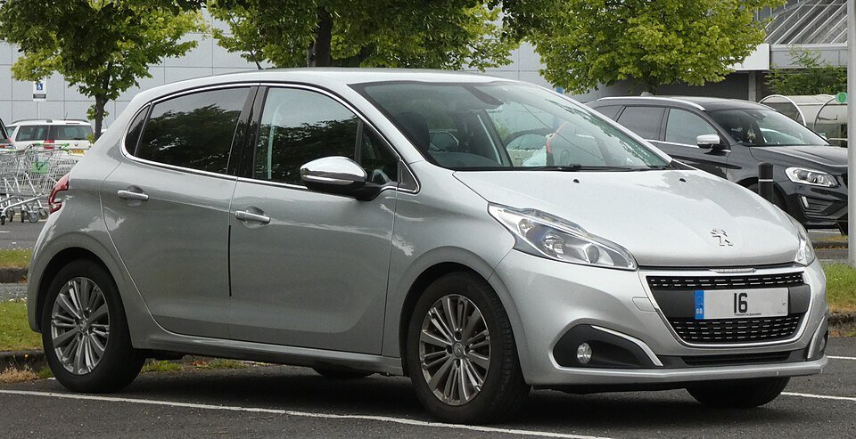 960px 2016 Peugeot 208 Allure PureTech 1200cc 1.2 100PS Petrol Silver 07 2024 Front