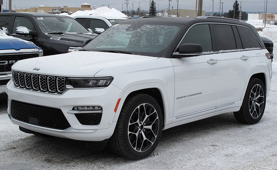 960px 2022 Jeep Grand Cherokee Summit Reserve 4x4 in Bright White Front Left 01 16 2022