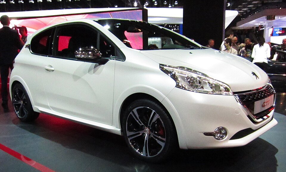 960px Peugeot 208 GTi front quarter
