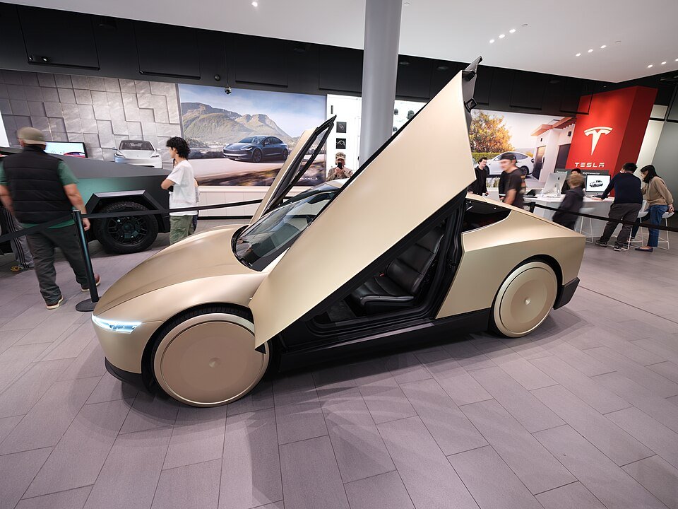 960px Tesla Cybercab at Santana Row oblique view dllu
