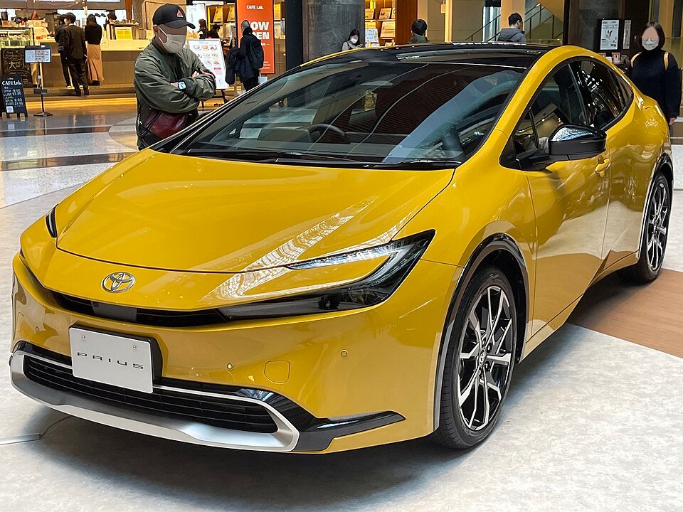 960px Toyota PRIUS PHEV 5th generation prototype front