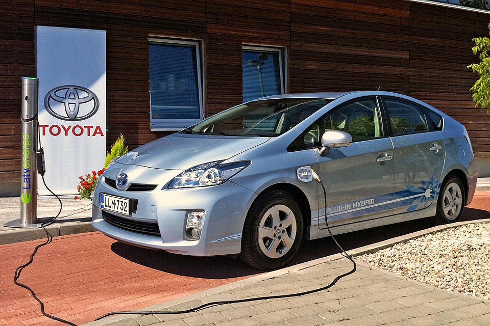 Toyota Prius Plug-in Hybrid: The Perfect Balance of Efficiency and Innovation