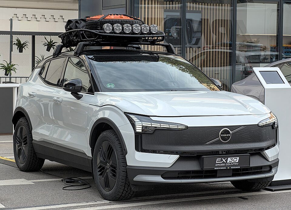 Volvo EX30 – Small SUV, Big Energy